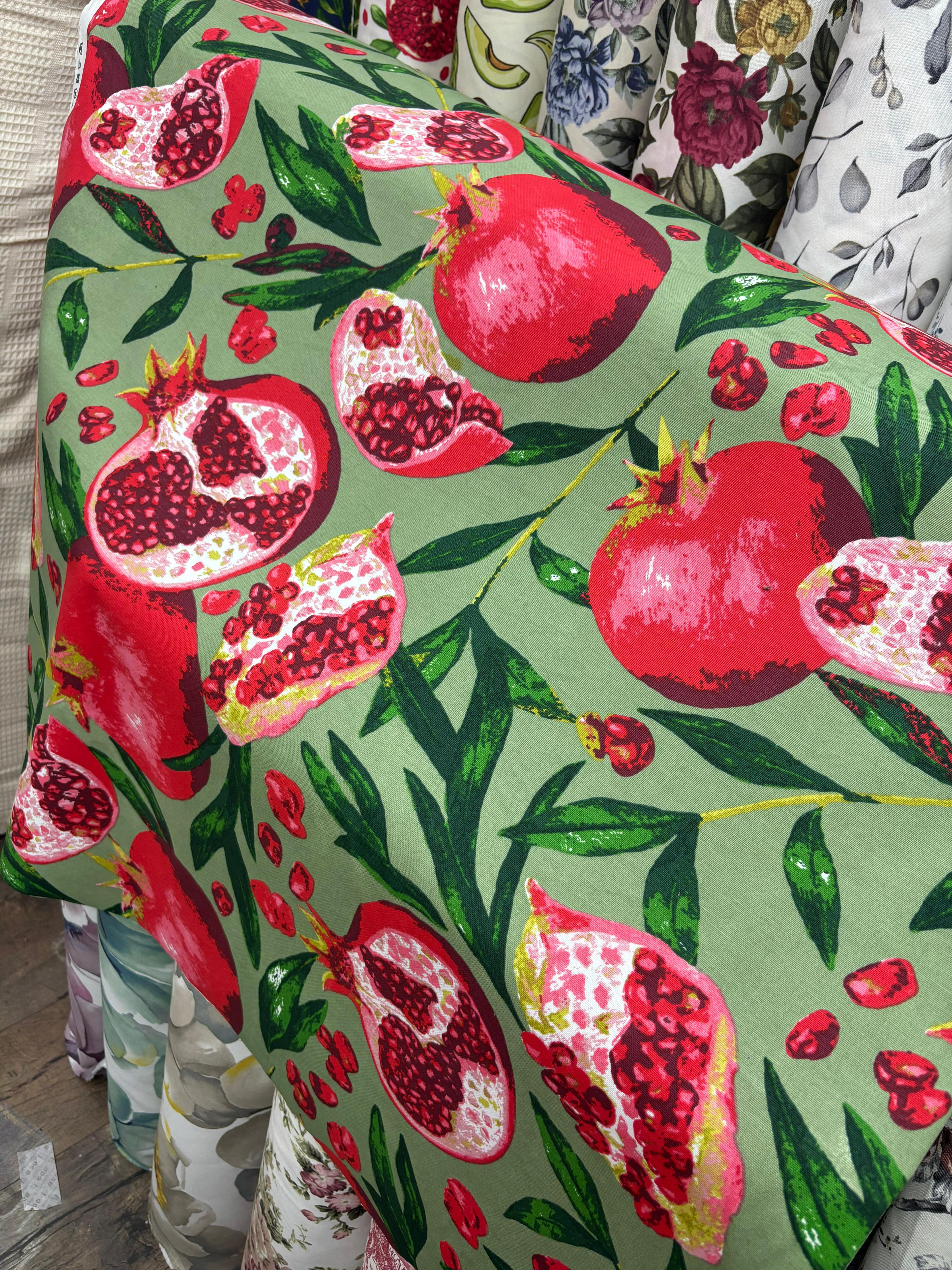 בד קנבס רימונים רקע ירוק סלדין