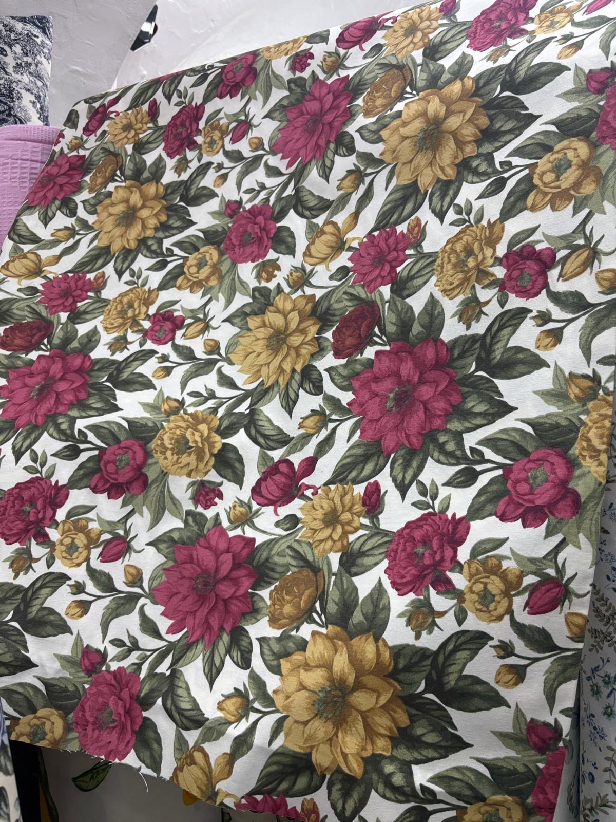 בד קנבס פרחי וינטג עשיר