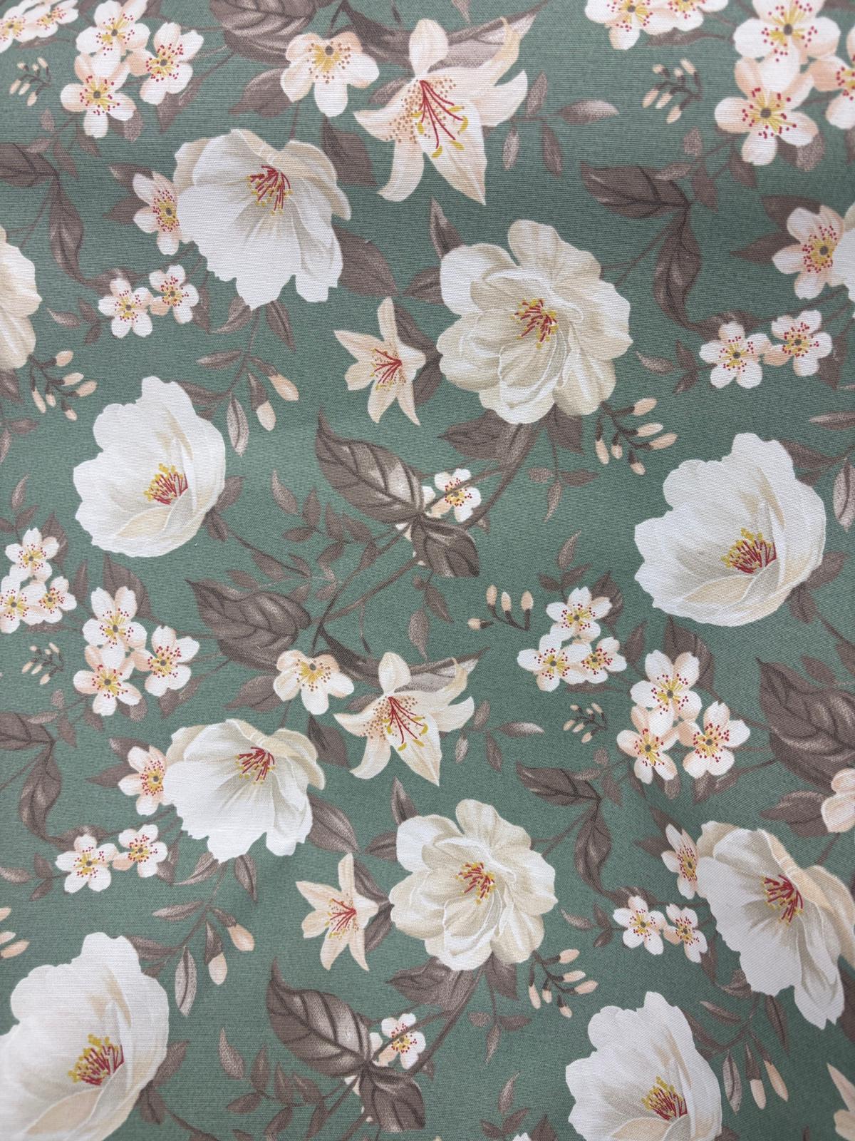 קנבס פרחים רקע ירוק