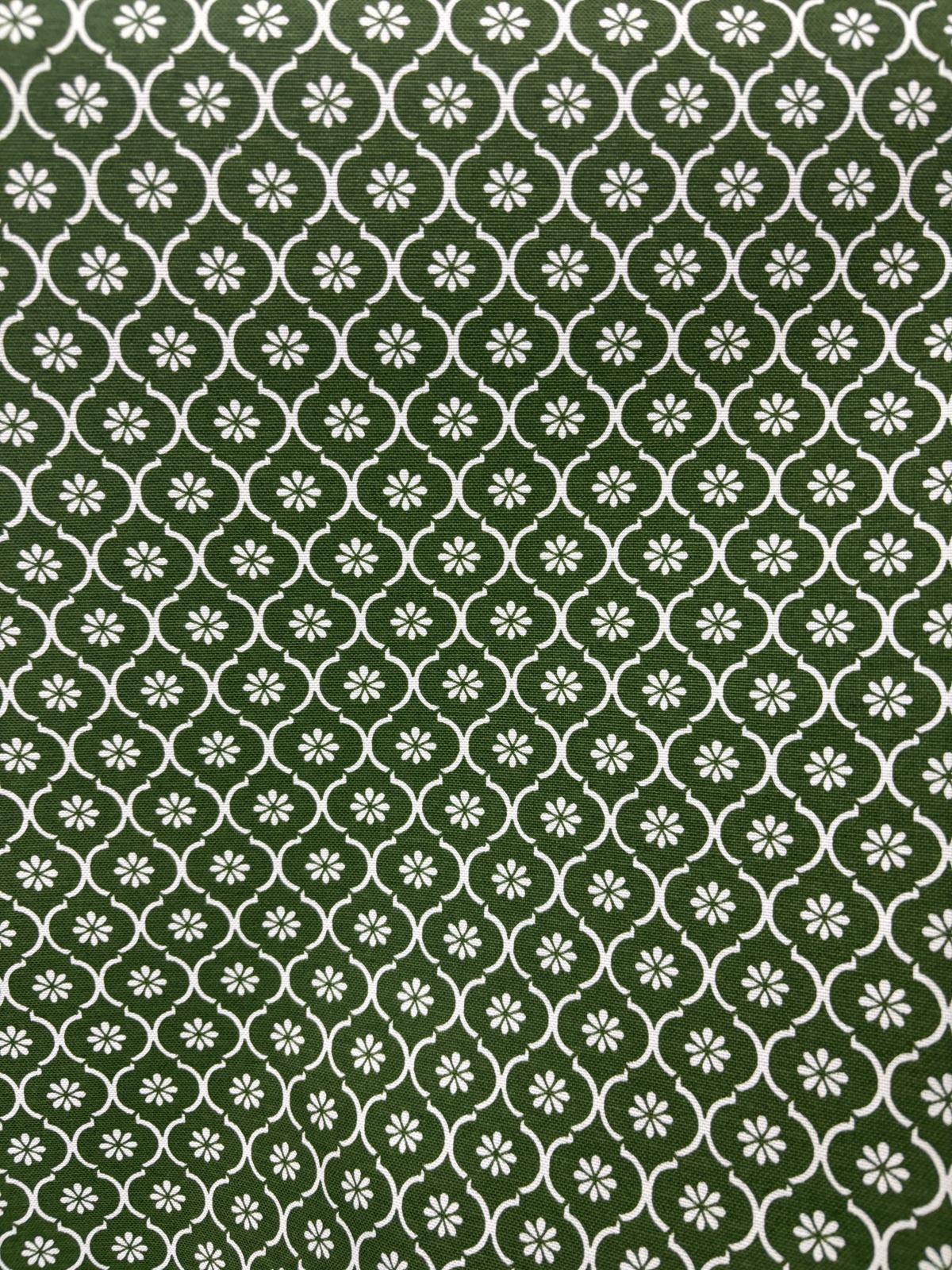 קנבס פרחים קטנים רקע ירוק 