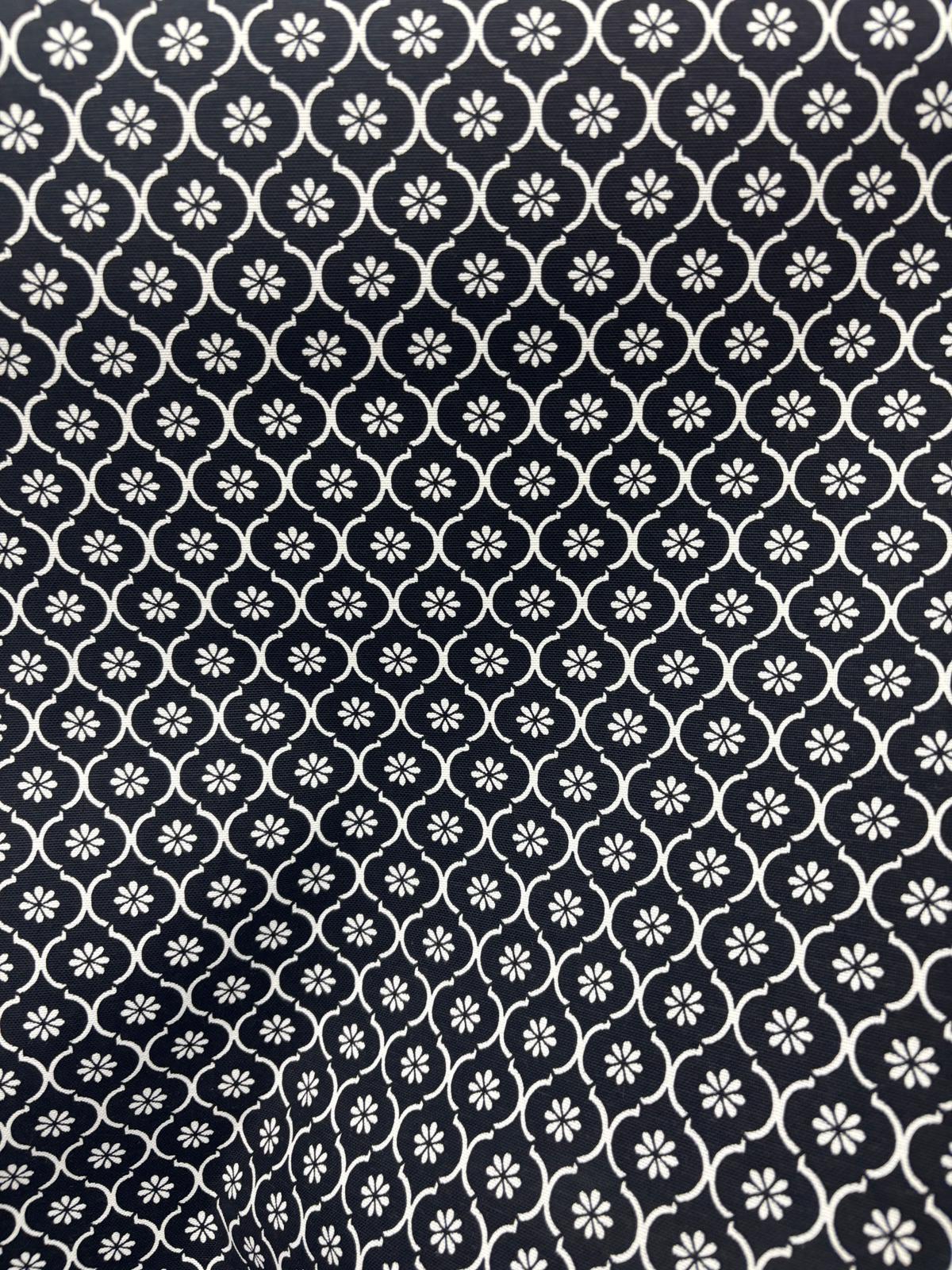 קנבס פרחים קטנים רקע שחור 