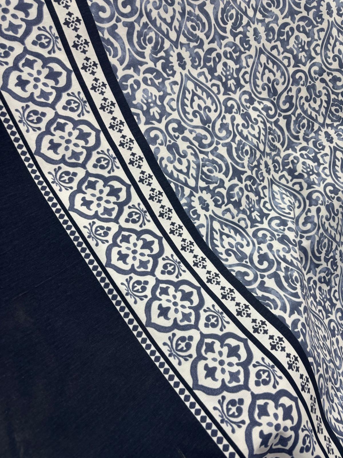 קנבס גאומטרי עם סיומת 