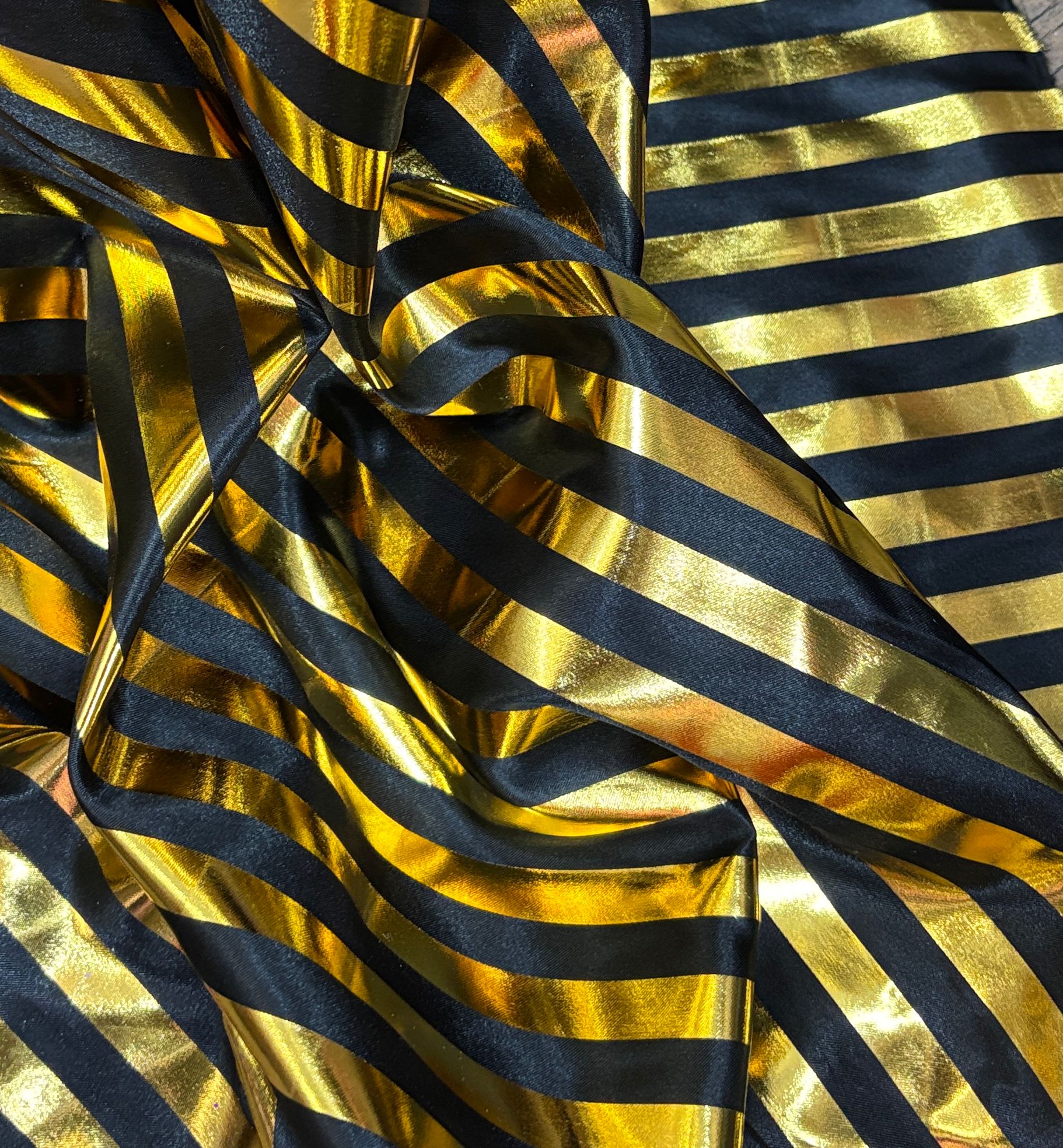 בד סאטן מודפס 