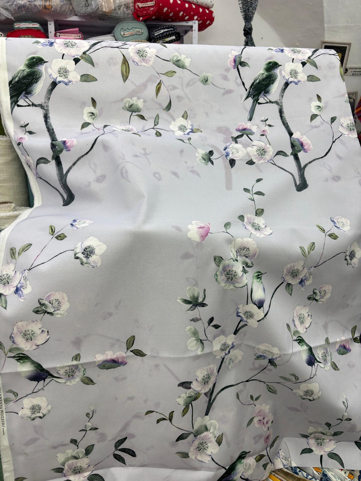 בד קנבס דוחה נוזלים פרחים וציפורים